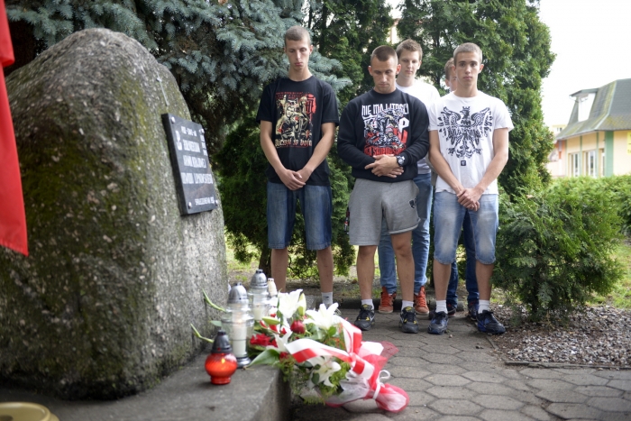 Oddali hołd w godzinę 