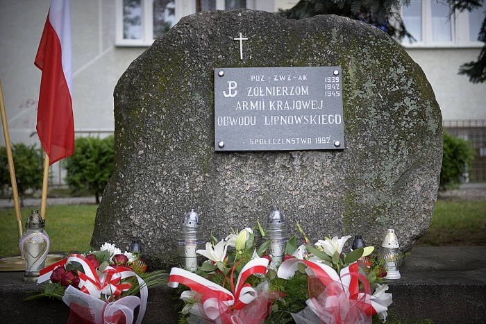 Oddali hołd w godzinę 