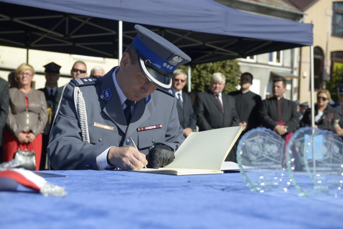 Lipnowska policja z nowym sztandarem - fotoreportaż