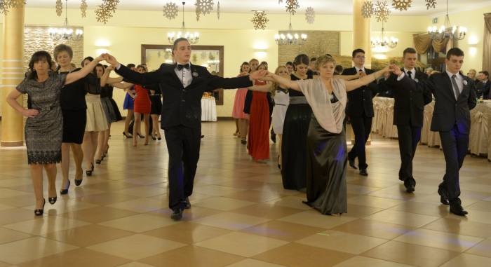 Studniówka ZS w Dobrzyniu nad Wisłą [foto]