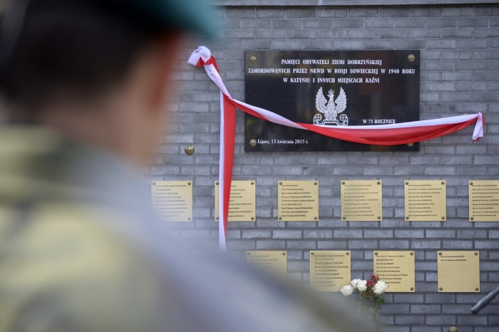 Odsłonięto tablicę ku czci pomordowanych - fotoreportaż