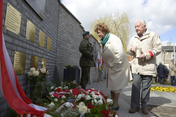 Odsłonięto tablicę ku czci pomordowanych - fotoreportaż