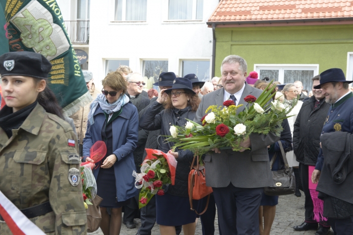 Odsłonięto tablicę ku czci pomordowanych - fotoreportaż