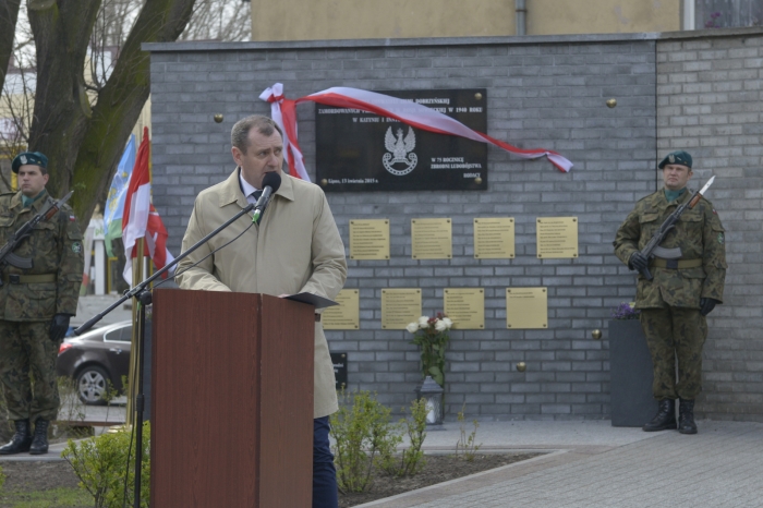 Odsłonięto tablicę ku czci pomordowanych - fotoreportaż