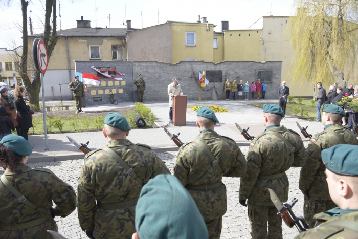 Odsłonięto tablicę ku czci pomordowanych - fotoreportaż