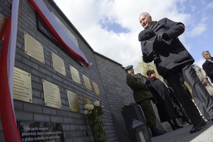 Odsłonięto tablicę ku czci pomordowanych - fotoreportaż