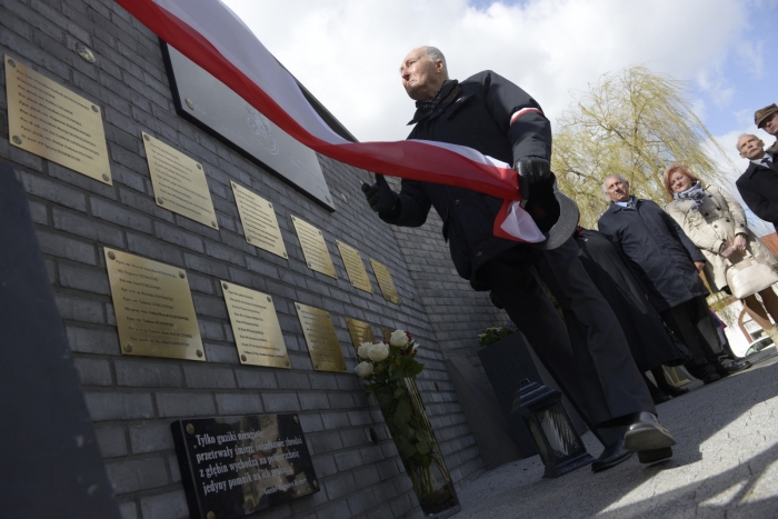 Odsłonięto tablicę ku czci pomordowanych - fotoreportaż