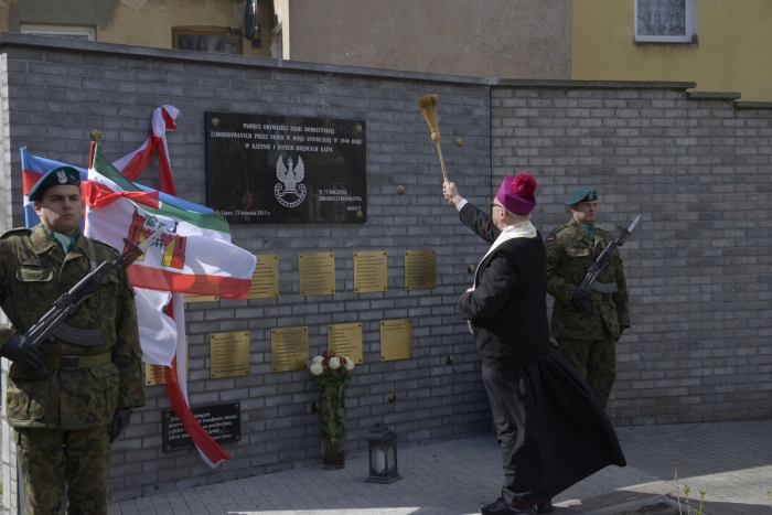 Odsłonięto tablicę ku czci pomordowanych - fotoreportaż