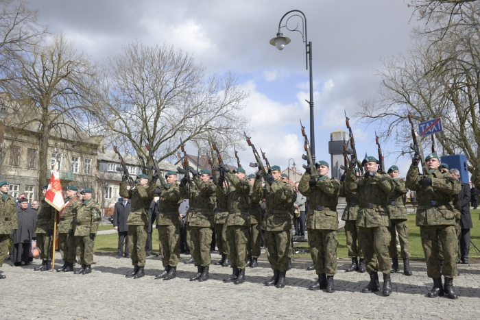 Odsłonięto tablicę ku czci pomordowanych - fotoreportaż