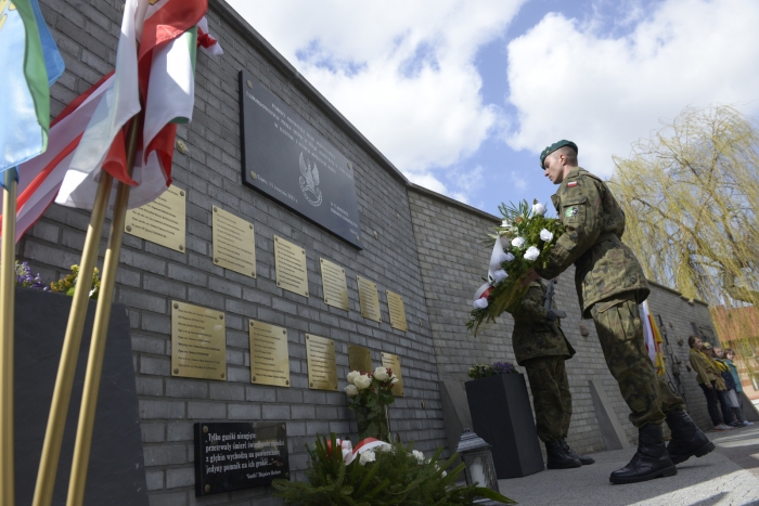Odsłonięto tablicę ku czci pomordowanych - fotoreportaż