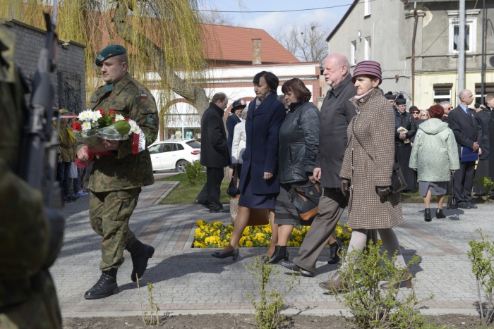 Odsłonięto tablicę ku czci pomordowanych - fotoreportaż
