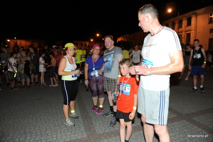 Nocą biegali ulicami Lipna - fotoreportaż