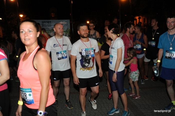 Nocą biegali ulicami Lipna - fotoreportaż