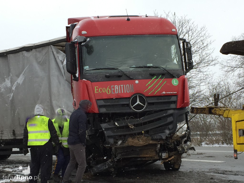 Ciężarówka wpadła w poślizg na DK10