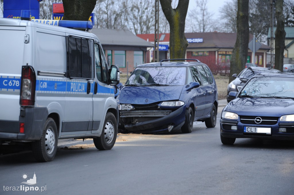 Zderzenie trzech aut na ulicy Skępskiej