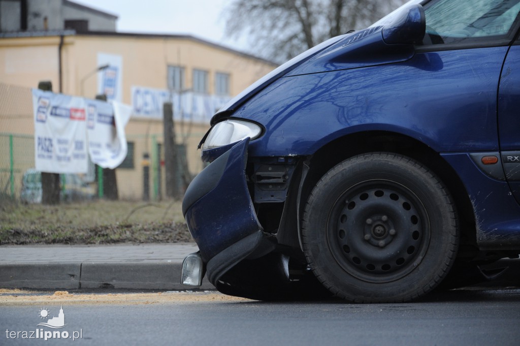Zderzenie trzech aut na ulicy Skępskiej