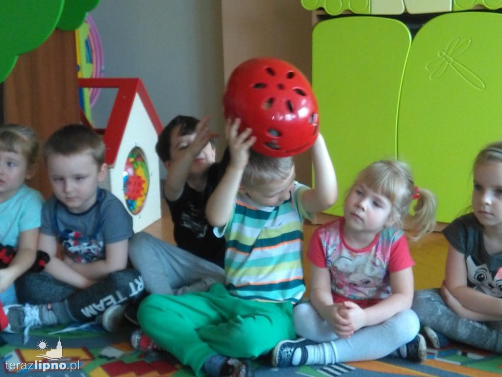 Ratownicy w przedszkolu w Radomicach