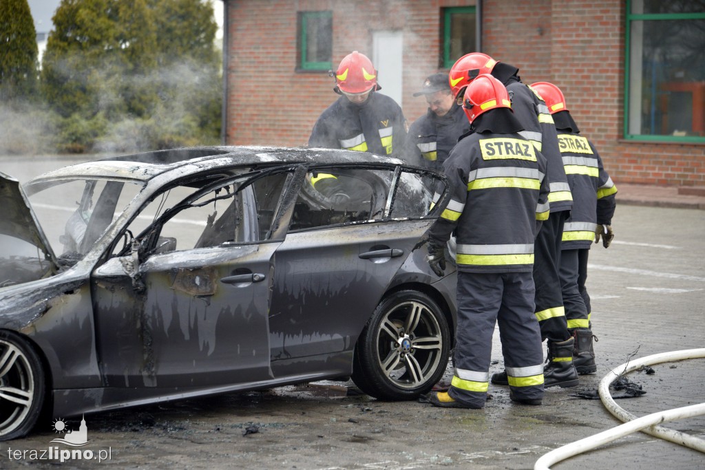 Osobowe BMW stanęło w płomieniach