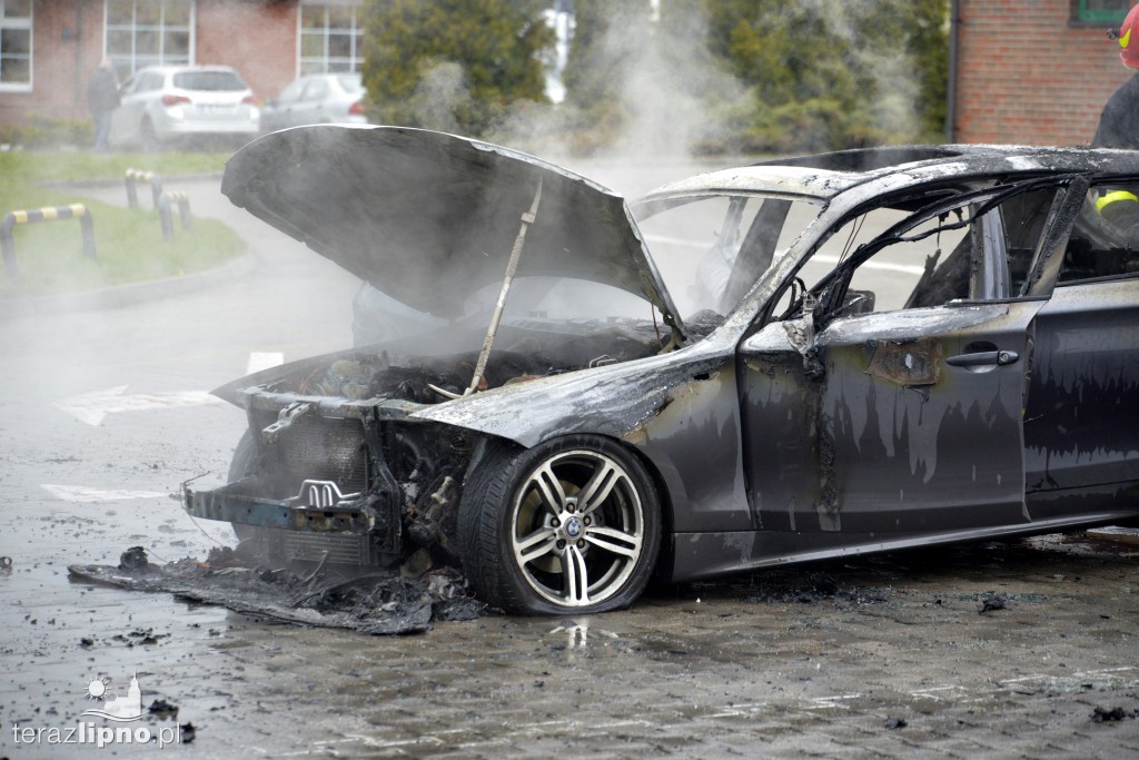 Osobowe BMW stanęło w płomieniach