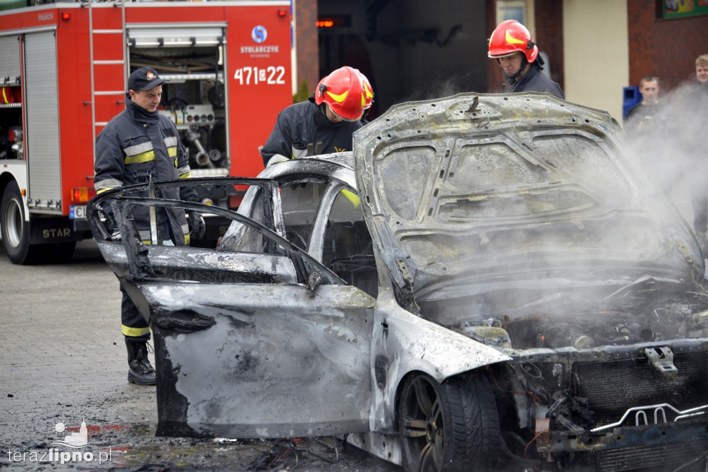 Osobowe BMW stanęło w płomieniach