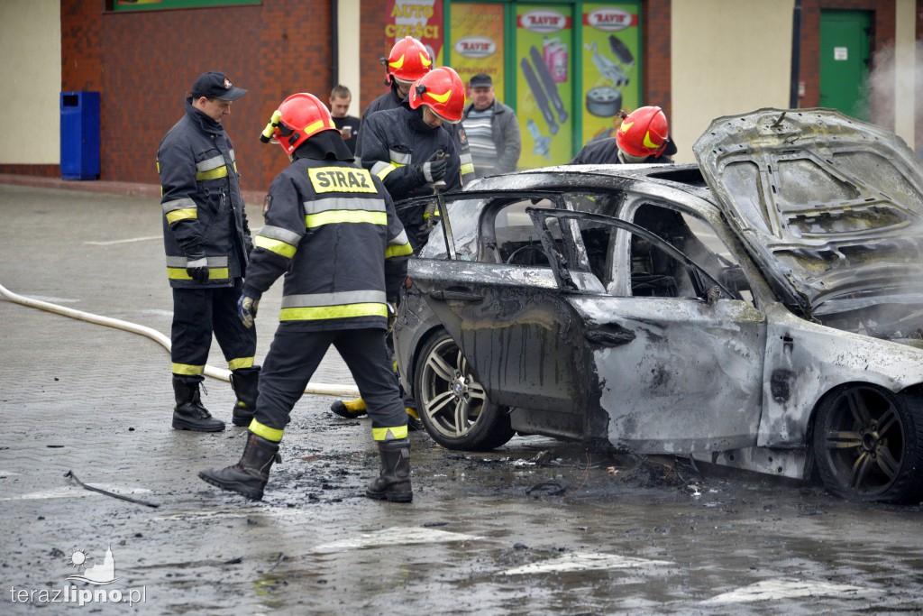 Osobowe BMW stanęło w płomieniach