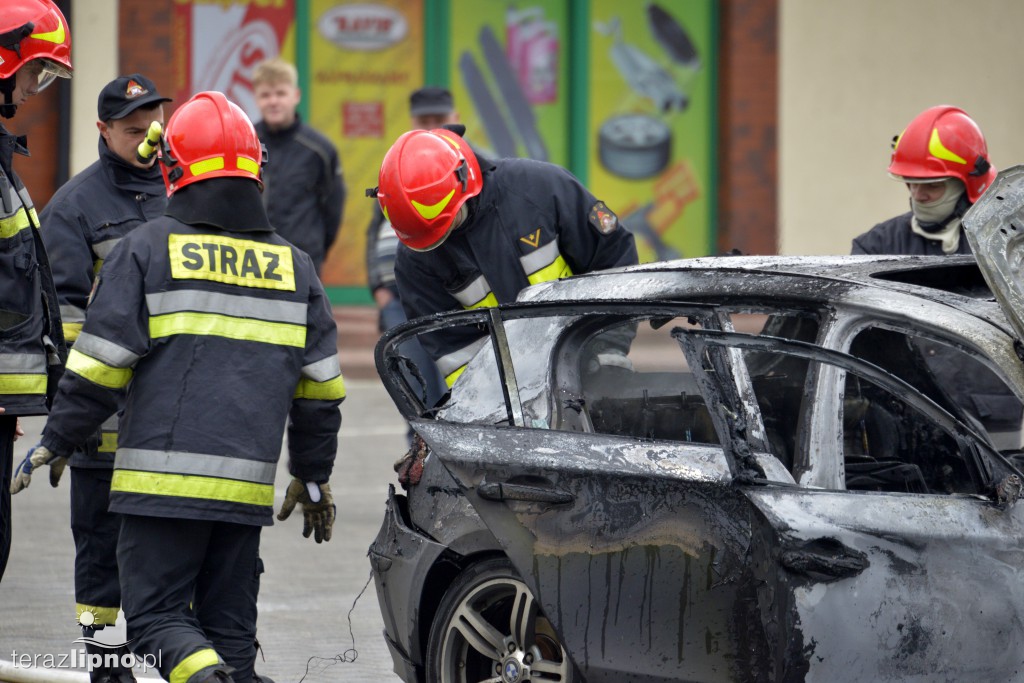 Osobowe BMW stanęło w płomieniach