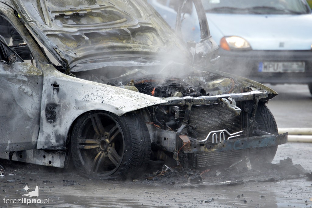 Osobowe BMW stanęło w płomieniach