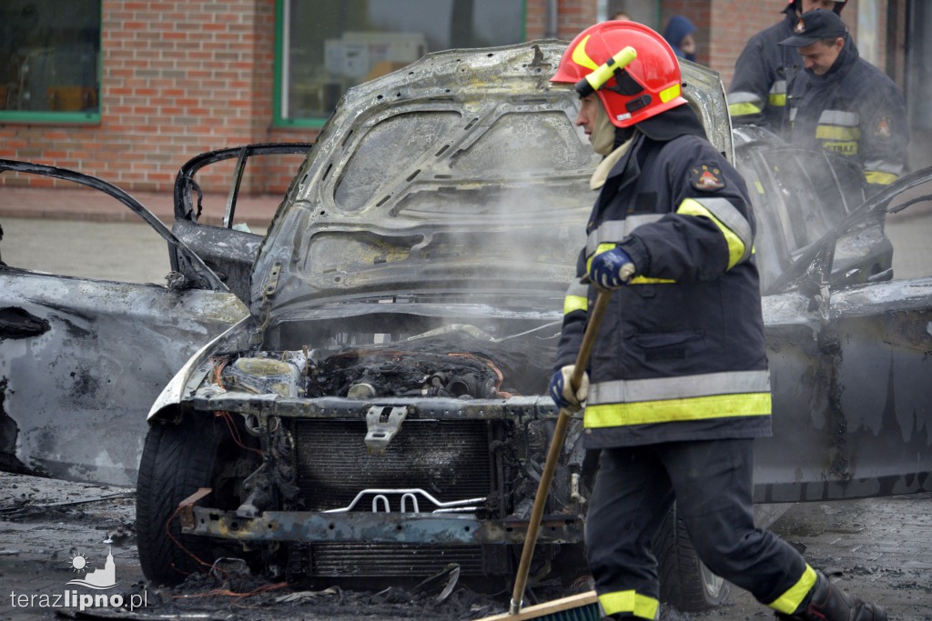Osobowe BMW stanęło w płomieniach