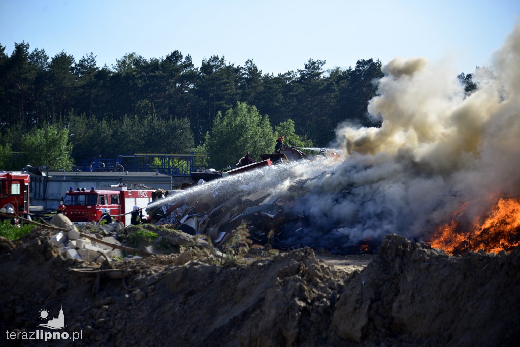 Pożar śmieci na składowisku odpadów