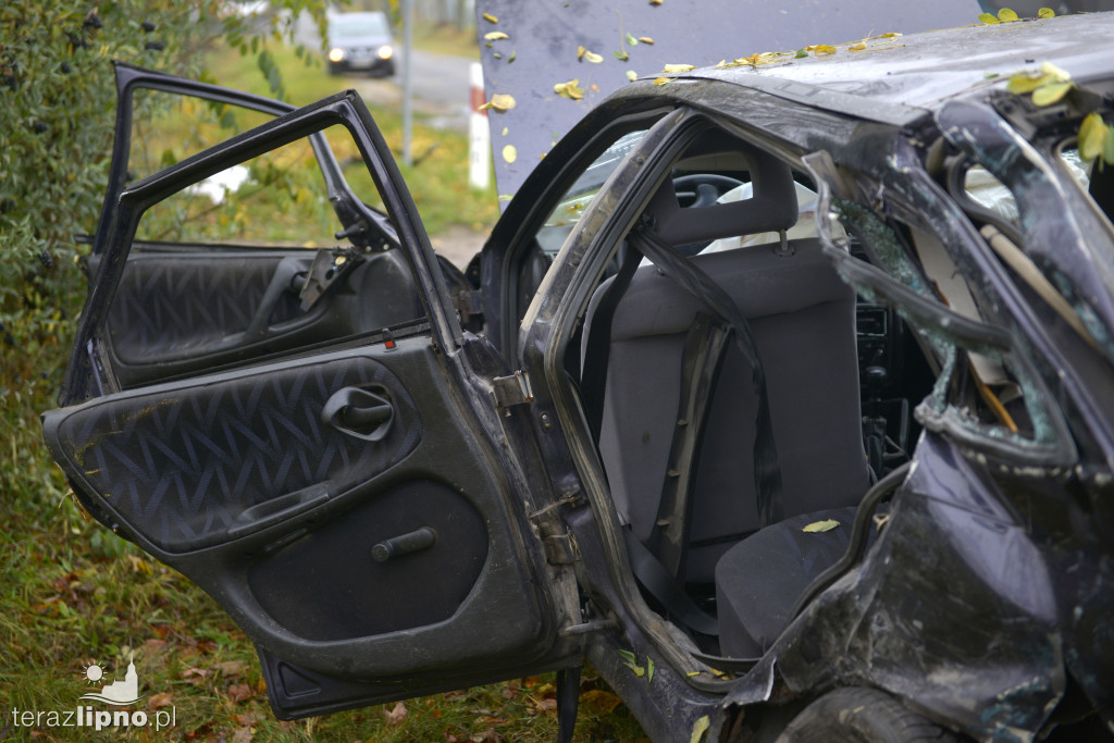 Wypadek busa PZTP na drodze w Główczynie