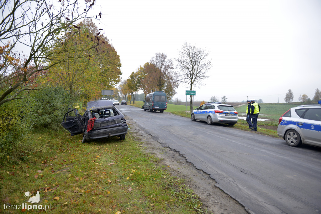 Wypadek busa PZTP na drodze w Główczynie