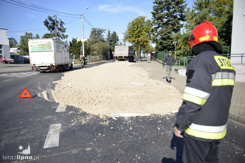 Resztki od ziemniaków na jezdni