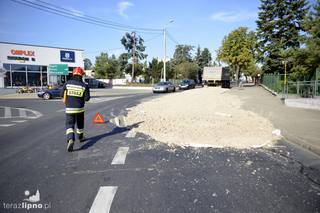 Resztki od ziemniaków na jezdni