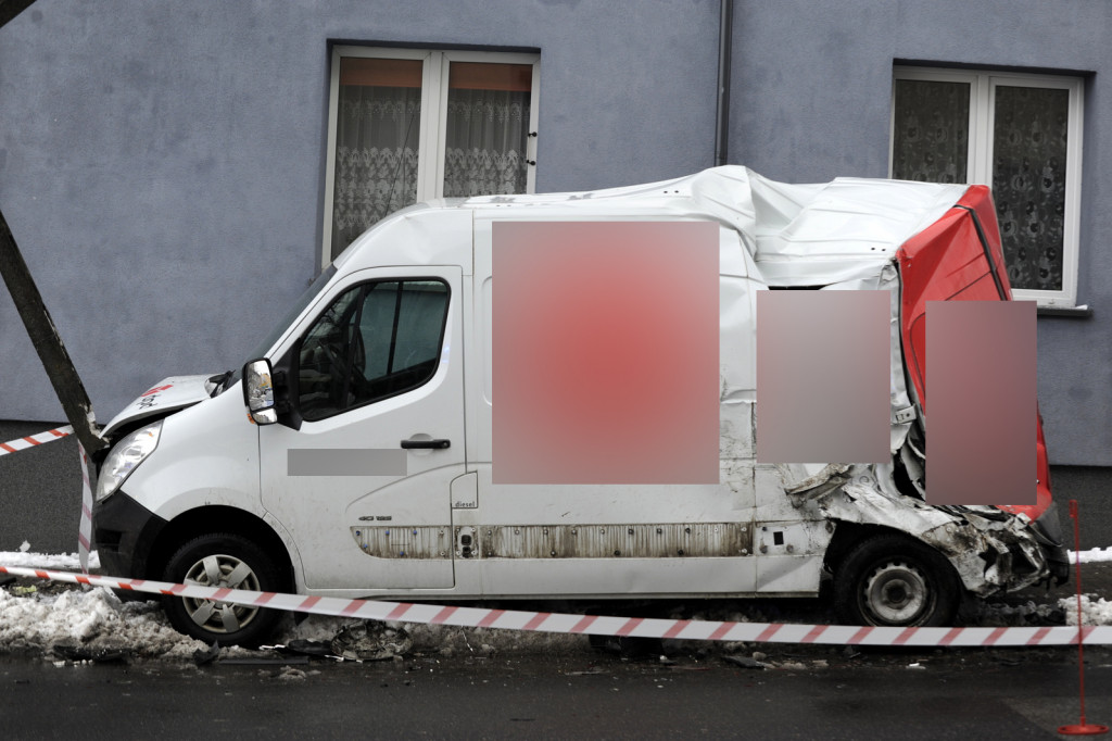 Ciężarówka uderzyła w busa