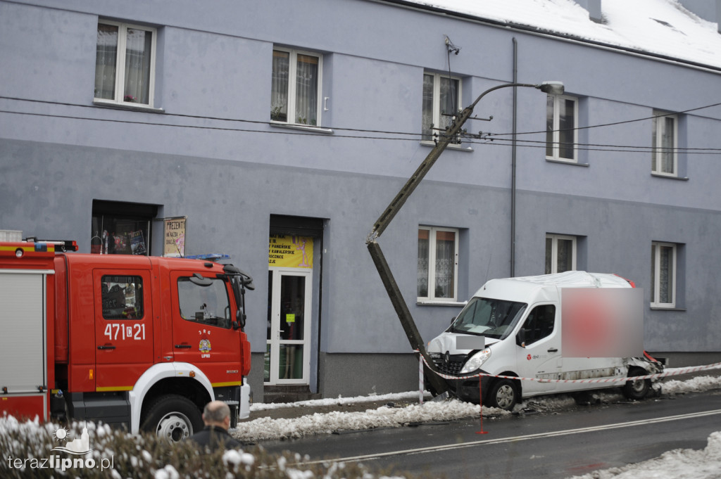 Ciężarówka uderzyła w busa