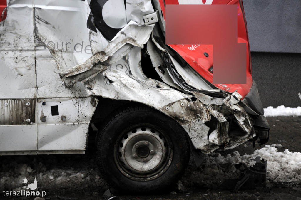 Ciężarówka uderzyła w busa