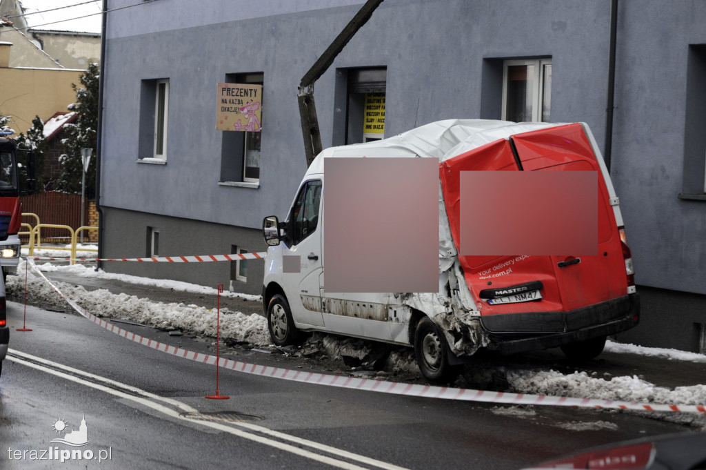 Ciężarówka uderzyła w busa
