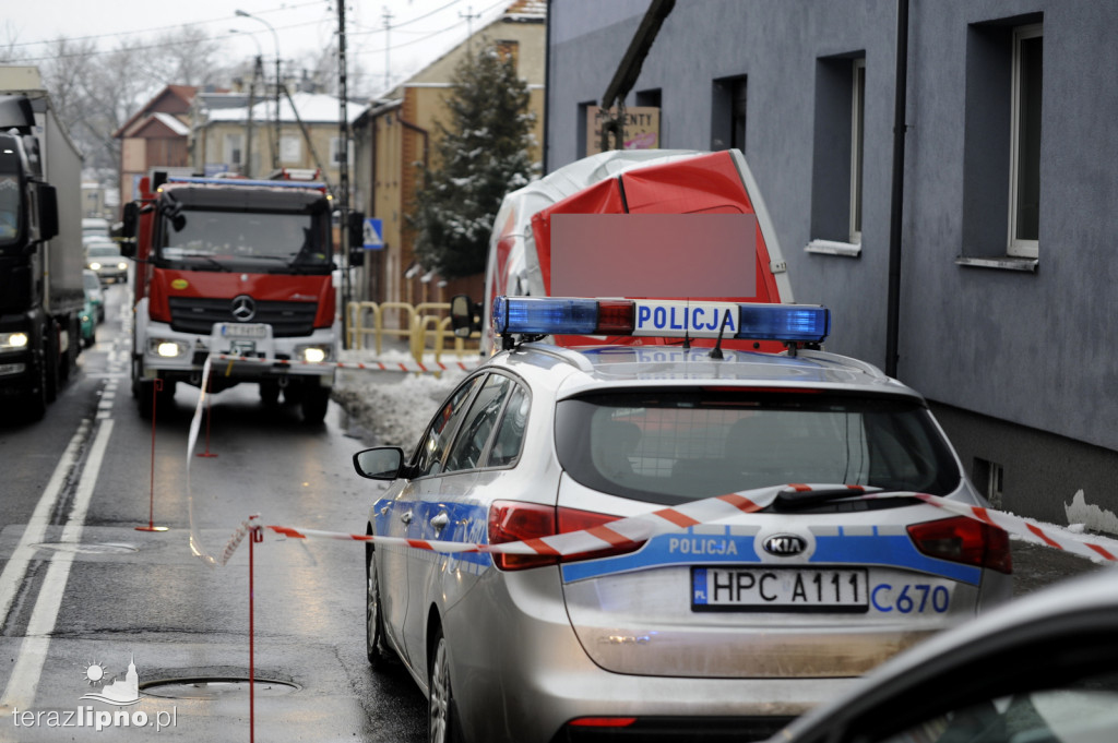 Ciężarówka uderzyła w busa