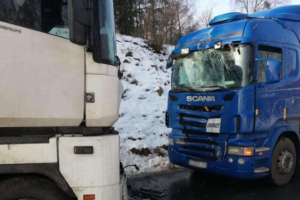 Kolizja dwóch samochodów ciężarowych