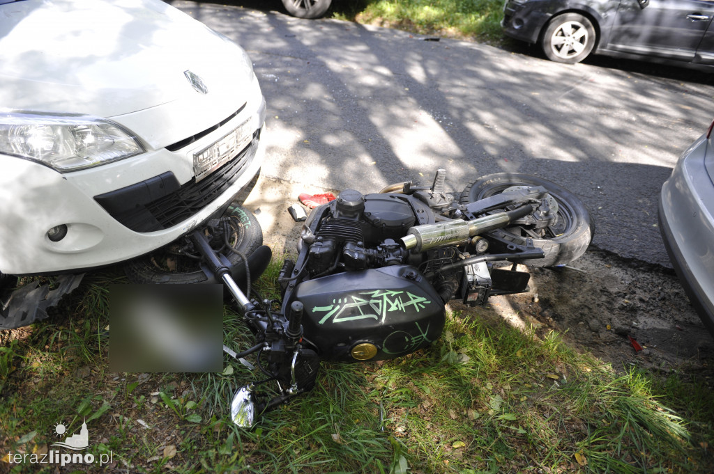 Pijany uderzył motocyklem w samochód