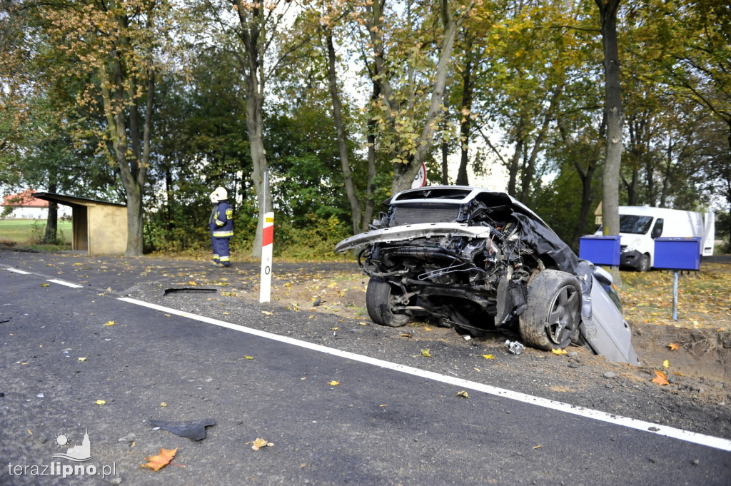 Zderzenie dwóch aut na DW 558