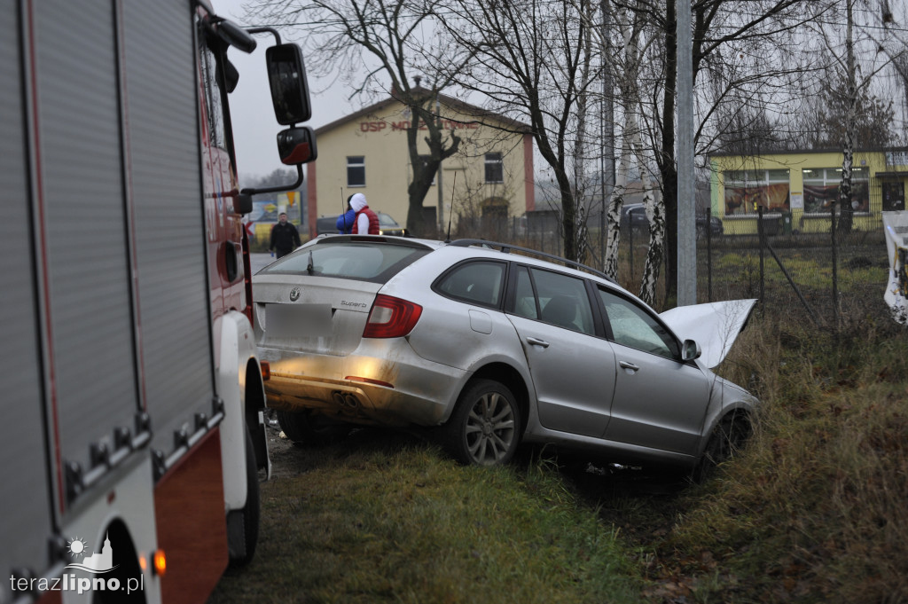 Czołówka na DW 554 w Moszczonnem