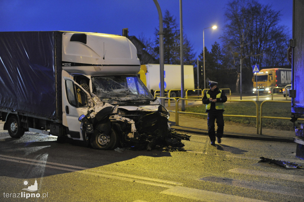 Zderzenie busa i ciężarówki w Lipnie