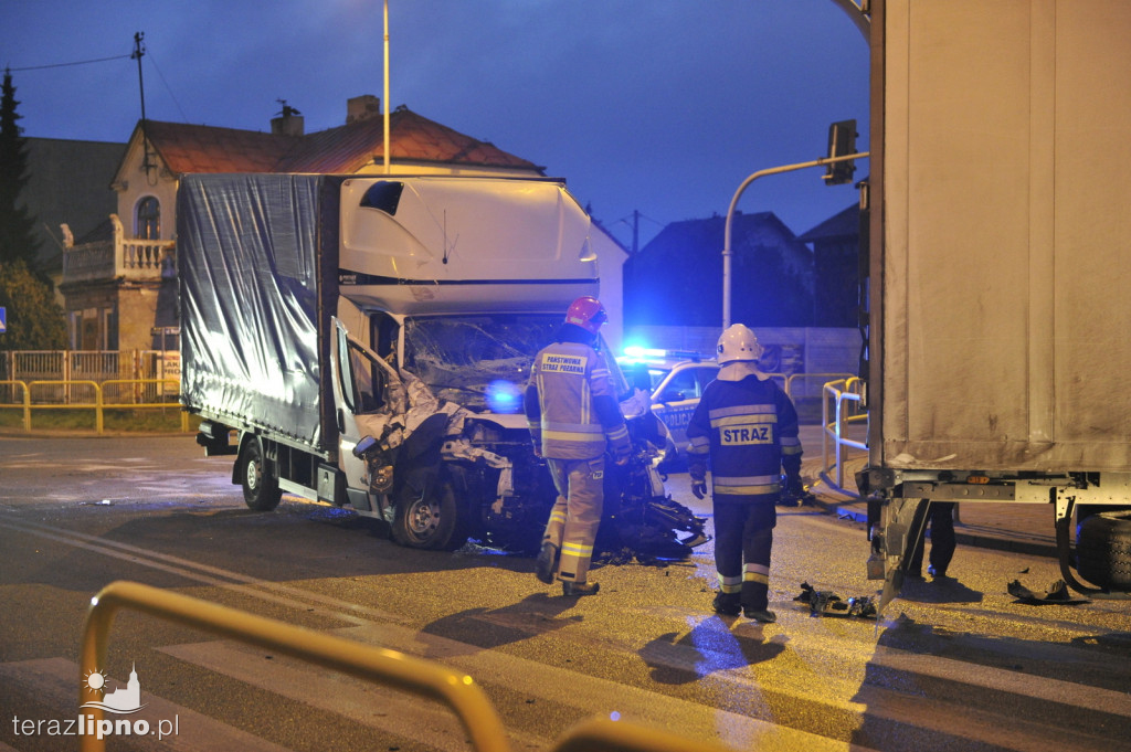 Zderzenie busa i ciężarówki w Lipnie