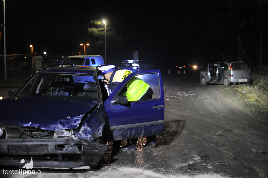 Volkswagen uderzył w opla na Wyszyńskiego
