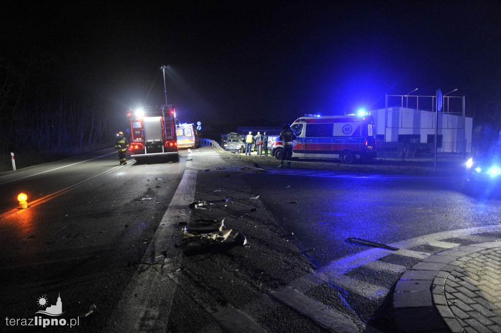Kolizja peugeota i opla na DK 10