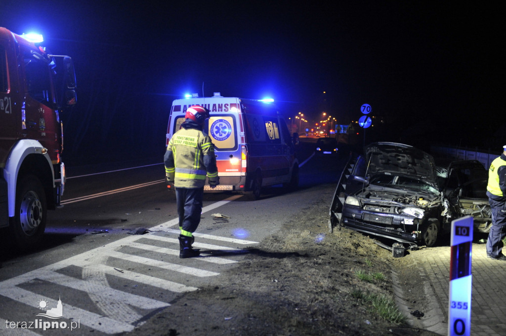 Kolizja peugeota i opla na DK 10