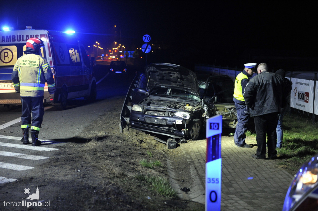 Kolizja peugeota i opla na DK 10