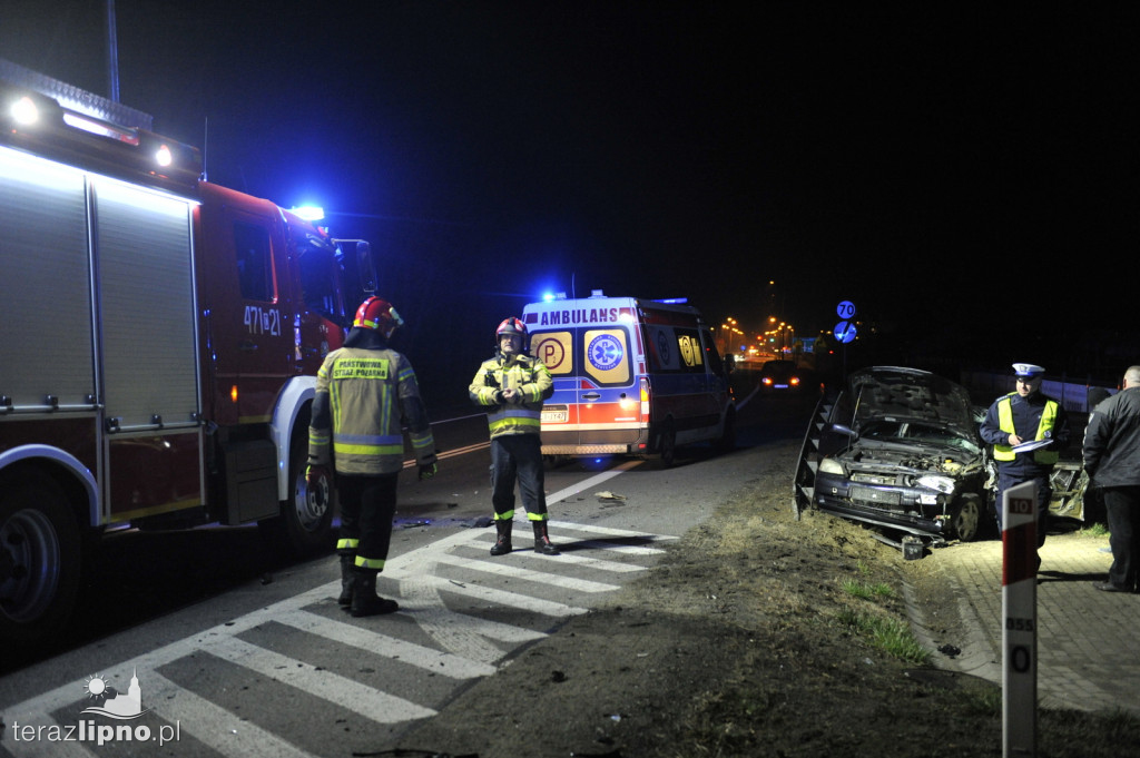 Kolizja peugeota i opla na DK 10
