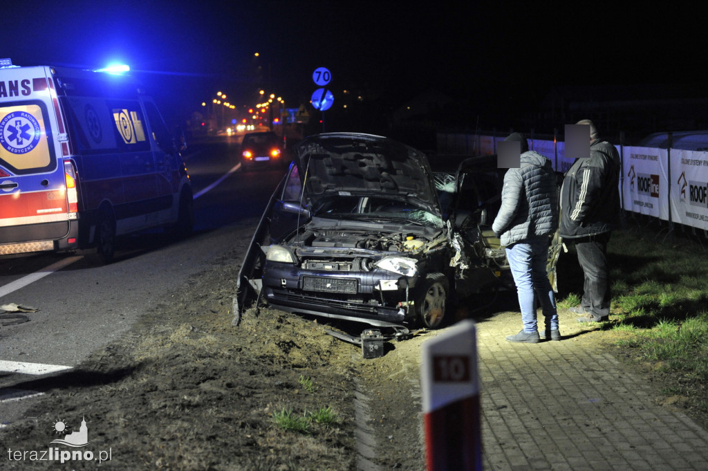 Kolizja peugeota i opla na DK 10